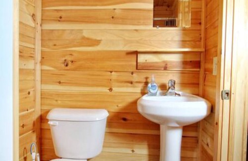 Spring Mills Cabina | Deluxe Cabin 69 w/ 4 Beds