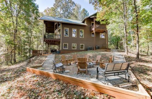 Cleveland Casa | Deluxe Cabin For Groups Near Helen w Hot Tub
