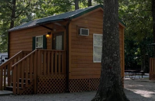 Manchester Cabina | Deluxe Cabin (w/ Bathroom) - Deluxe Cabin (w/ Bathroom) Better than a motel! Enjoy camping in comfort! Kitchen with stove top and full size fridge with dishes pots included. Full bathroom with shower. Cable TV DVD player. Gas grill on your own concre