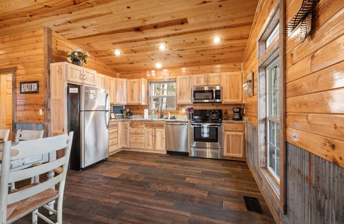 Marble Falls Cabina | Casi nueva cabina con chimenea. Cerca del río Buffalo, ¡Reserve Fall Now!