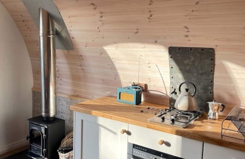 Jameston Cabina | Deluxe Cabin with Wood Fired Hot Tub & Log Burner