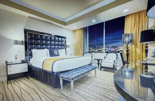 Las Vegas Complejo | Deluxe Casino Resort & #1 Restaurant Formula 1 race week in Fabulous Las Vegas!