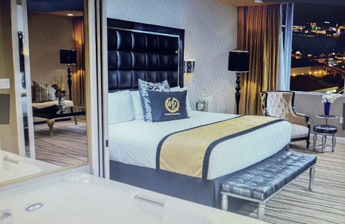 Las Vegas Complejo | Deluxe Casino Resort & #1 Restaurant Formula 1 race week in Fabulous Las Vegas!
