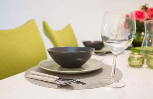 Simmering Apartamento | Deluxe City Apartment with balcony! Free Garage Parking included!