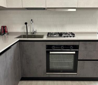 Castellanza Apartamento | Deluxe comfortable suite with balcony Downtown