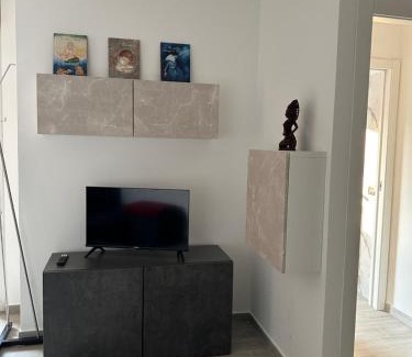 Castellanza Apartamento | Deluxe comfortable suite with balcony Downtown