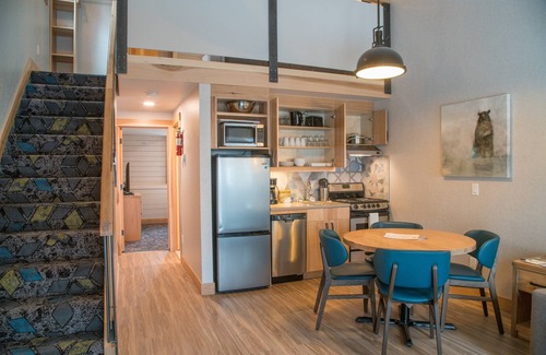 Banff Condominio | Deluxe Condo + Cozy Loft | ¡Vea vida salvaje fuera de su ventana!