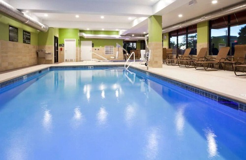 Roseville Casa | Deluxe & Cozy Room! An Oasis of Comfort & Elegance