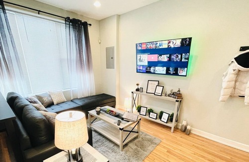 Tri-Taylor Apartamento | Deluxe Den in Chicago