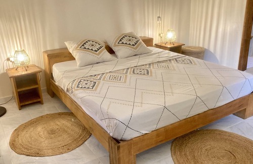 Ndangane Cama Y Desayuno | Deluxe Double Room in Villa with Sauna and Pool
