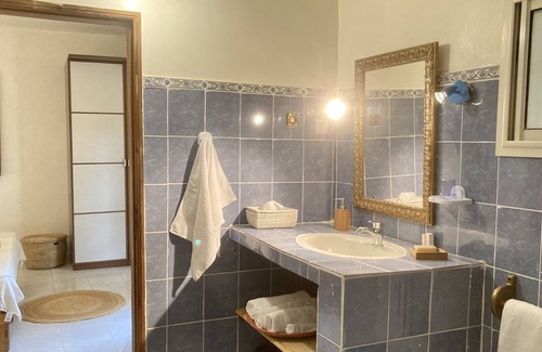 Ndangane Cama Y Desayuno | Deluxe Double Room in Villa with Sauna and Pool