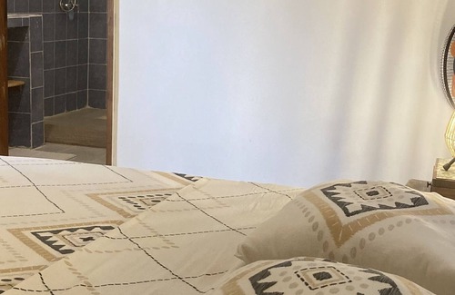 Ndangane Cama Y Desayuno | Deluxe Double Room in Villa with Sauna and Pool