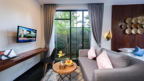 Wat Bo Area Casa | Deluxe Double Room with Patio or Balcony