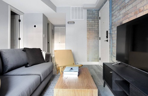 Edgewater Apartamento | Deluxe Edgewater 1BR w/ patio, W/D, 2 blocks to lakefront, by Blueground