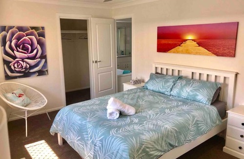 Yamba Casa | DELUXE Escape! Central, NEW & Spacious 3 Bed