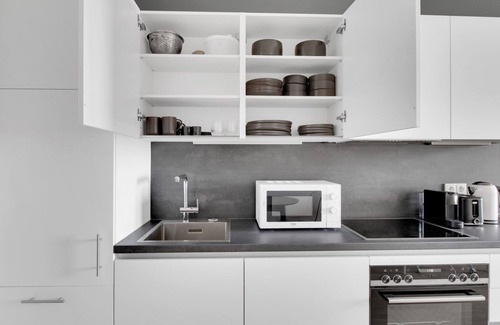 Favoriten Apartamento | Deluxe Favoriten 1BR w/ Gym & Elevator, steps to Metro, by Blueground