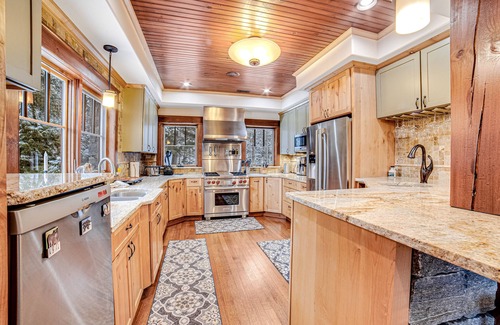 North Creek Casa | Deluxe, Four-Story Mountain Home with Fast WiFi and Central AC - Near the Slopes