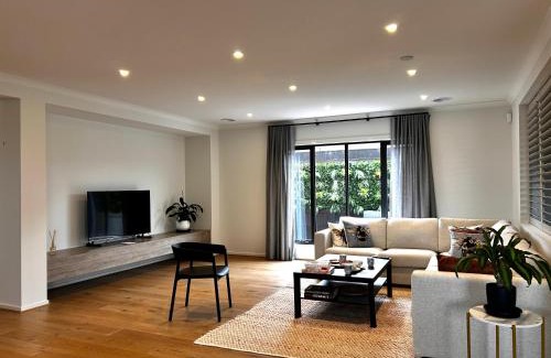 Mambourin Casa | Deluxe Grand Suite in the west of Melbourne