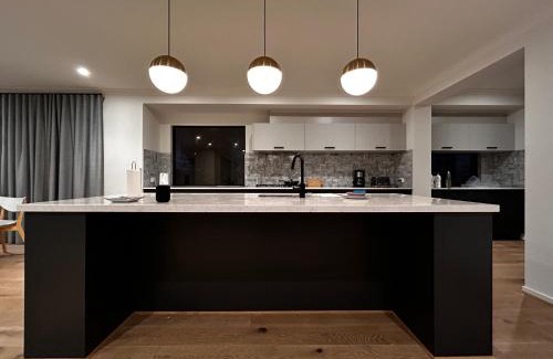 Mambourin Casa | Deluxe Grand Suite in the west of Melbourne