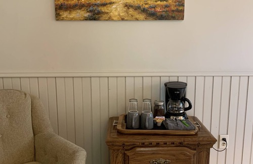 Dahlonega Casa | Deluxe Guest Room - Barefoot Hills