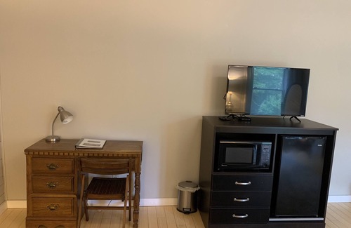 Dahlonega Casa | Deluxe Guest Room - Barefoot Hills
