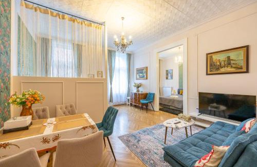 Istvanmezo Apartamento | Deluxe Home in Art Nouveau House- with GARAGE