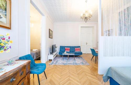 Istvanmezo Apartamento | Deluxe Home in Art Nouveau House- with GARAGE