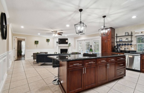New Port Richey Casa | Deluxe House with 3 bedrooms, 2 bathrooms & Heated Pool