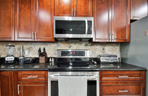 New Port Richey Casa | Deluxe House with 3 bedrooms, 2 bathrooms & Heated Pool