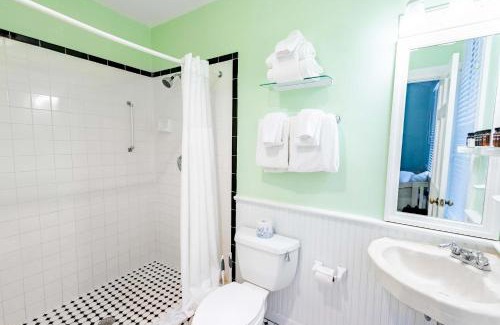 Historic Seaport Hotel | Deluxe King - Curry Mansion with Pool!