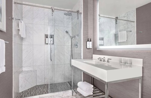 Theater District Hotel | Deluxe King Room at The Muse New York