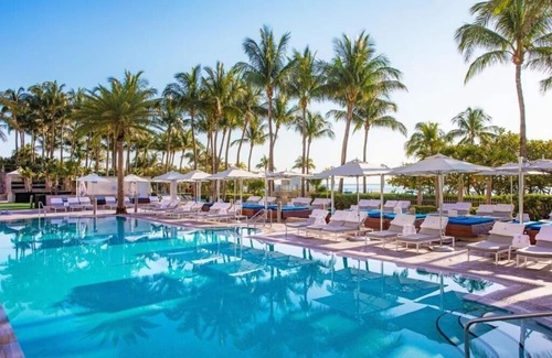Bal Harbour Apartamento | Deluxe King Room Near Atlantikos MIA