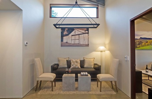 Clear Lake Apartamento | Deluxe King Room on Winery & Vineyard Property
