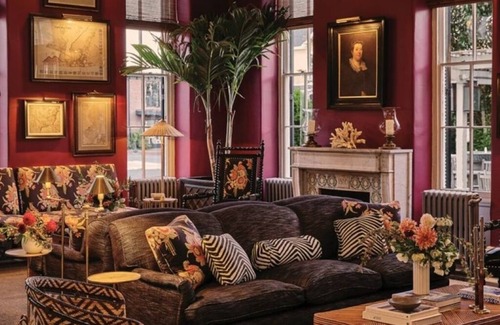 Cape May Hotel | Historic Cape May Hideaway with Balcony, Swimming Pool & Free Valet Parking