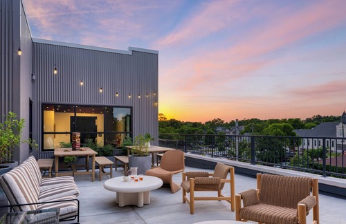 12 South Condominio | Deluxe King w/ Balcony | 12 South Hotel | Gilmore