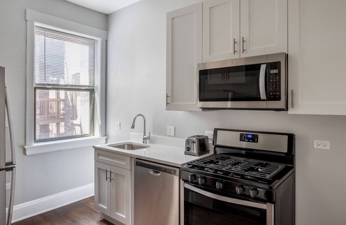 Wrigleyville Apartamento | Deluxe Lakeview 1BR, nr Wrigley Field & Lake Michigan, by Blueground