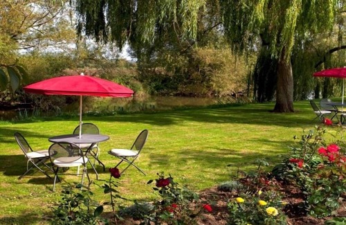 Oxford Apartamento | Lodge-De Lujo-Baño Privado-Vista al rio-Private Garden
