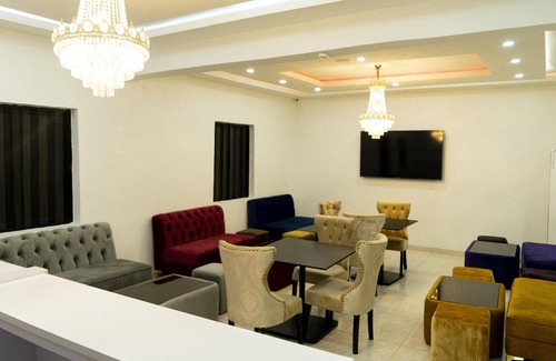 Ofin Casa | Deluxe Luxurious Room - Pool - Spa - Gym - Parking