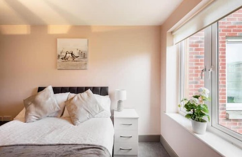 Bray on Thames Casa | Deluxe Maidenhead Apartment