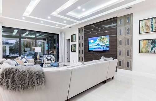 Reunion Casa | Deluxe Mansion with Swim up Bar and Pool Slide at Reunion