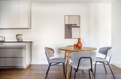 Sharon Heights Apartamento | Deluxe Menlo Park 2BR w/ Gym, Pool & W/D, nr VC firms, by Blueground