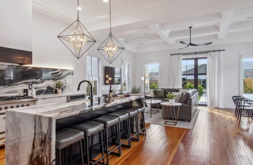 Algiers Point Casa | Deluxe Modern Home | Heated Pool & Game Room