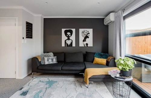 Hamilton North Casa | Deluxe, Modern Townhouse In Central Location - 3 Bedrooms All With Ensuite
