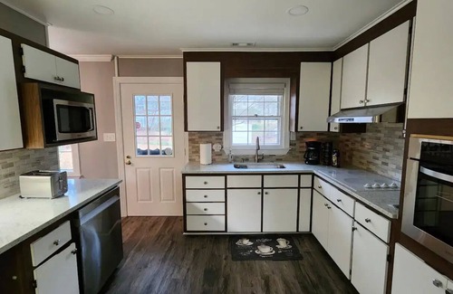 Northeast Raleigh Casa | Deluxe! New Cozy Apt Near Downtown, Ready for Families and Business Travelers.