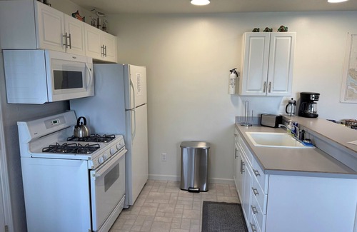 Kodiak Casa | Deluxe frente al mar con playa, privado: baño, cocina, sala de estar, 3 recámaras, sauna,
