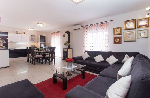 Trilj Villa | Villa de lujo en Trilj | 2 Dormitorios | Villa G&P | Piscina Privada | Perfecto para familias