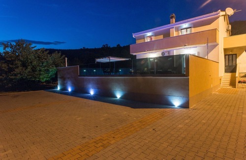 Trilj Villa | Villa de lujo en Trilj | 2 Dormitorios | Villa G&P | Piscina Privada | Perfecto para familias