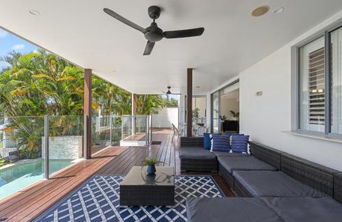 Broadbeach Waters Casa | Deluxe on Water