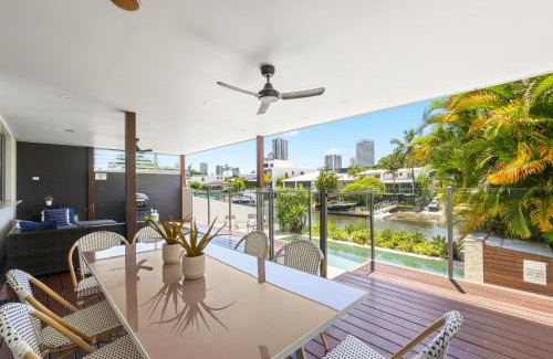 Broadbeach Waters Casa | Deluxe on Water