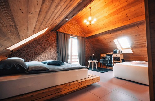 Celje Cama Y Desayuno | Deluxe room with Sauna and Zerobody dry-floating system surrounded by nature.